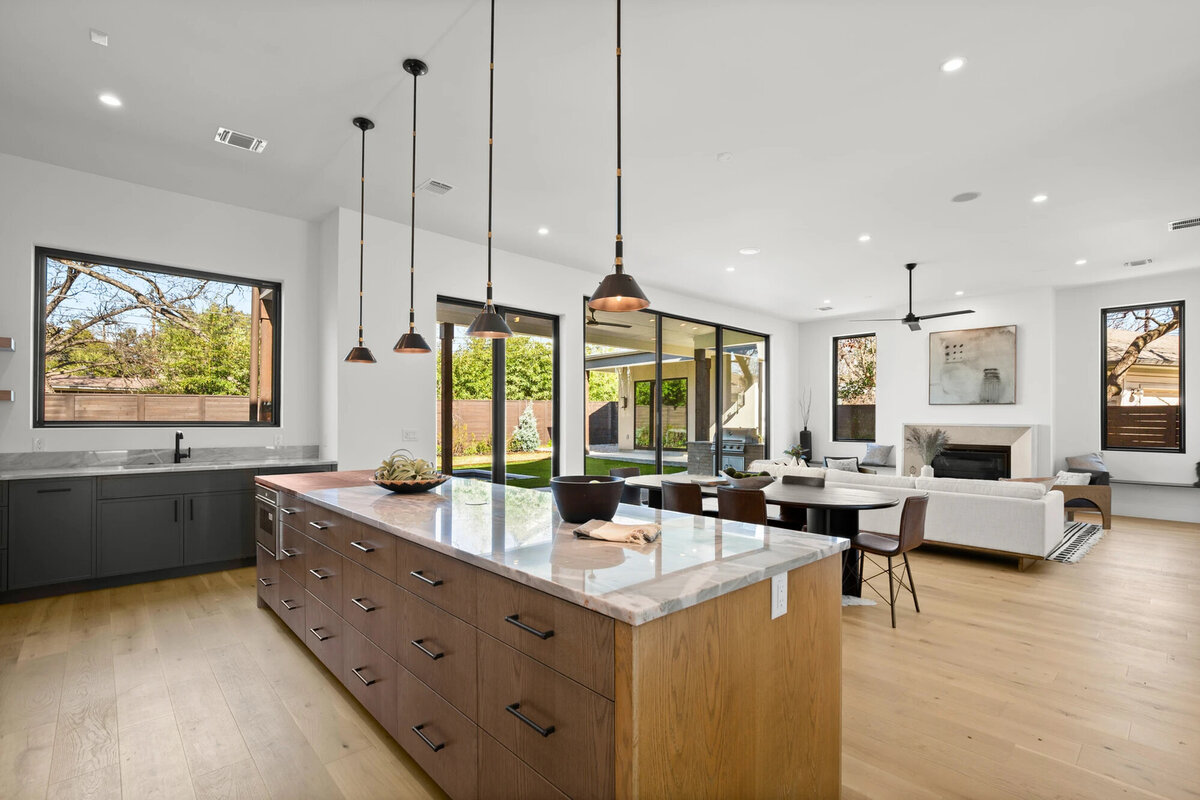 2404-sonora-court-living-4
