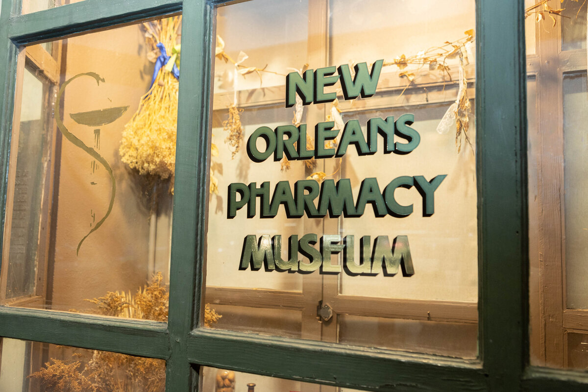 Details photo of the Pharmacy Museum window.