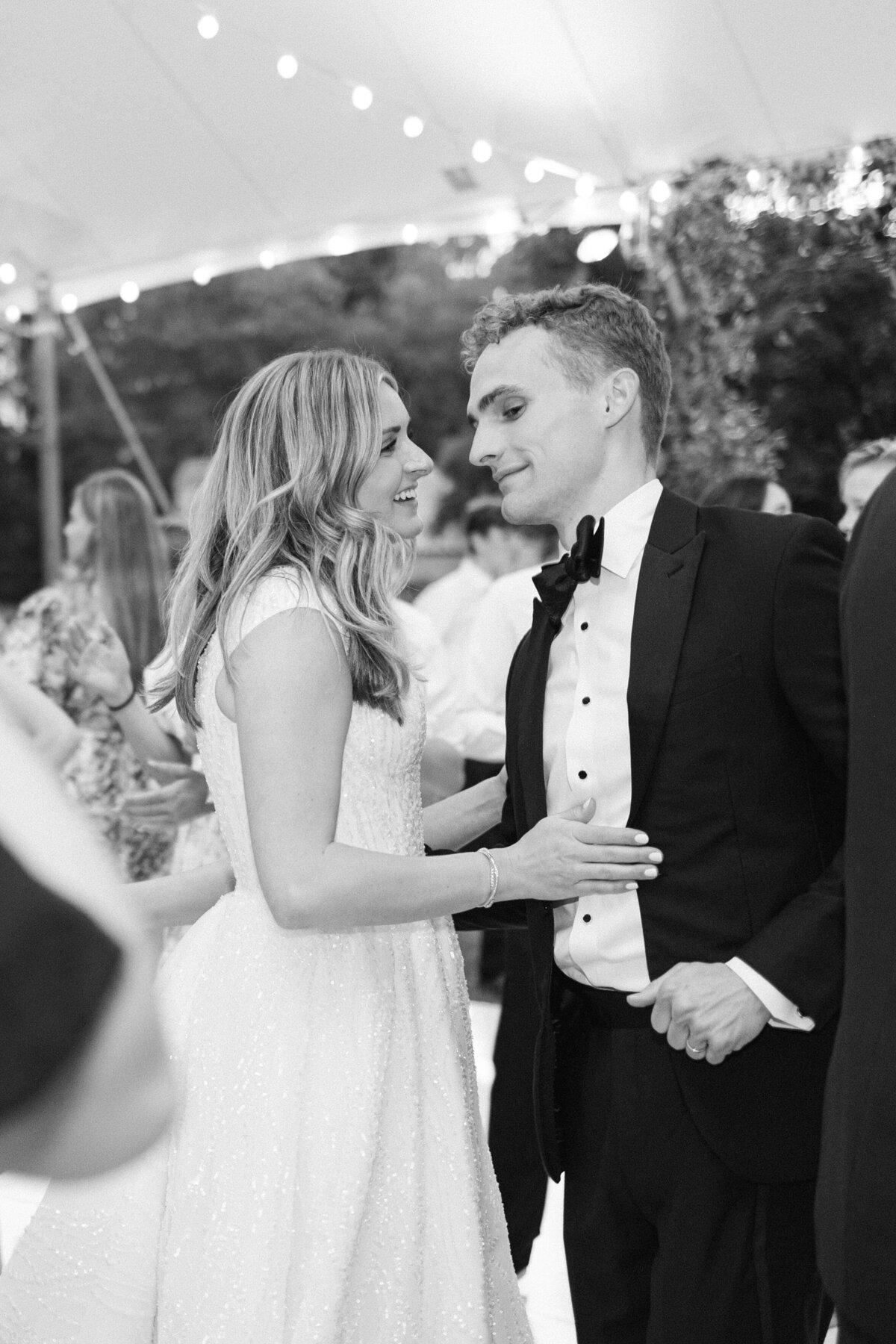 connecticut-backyard-tented-wedding-photo_0058