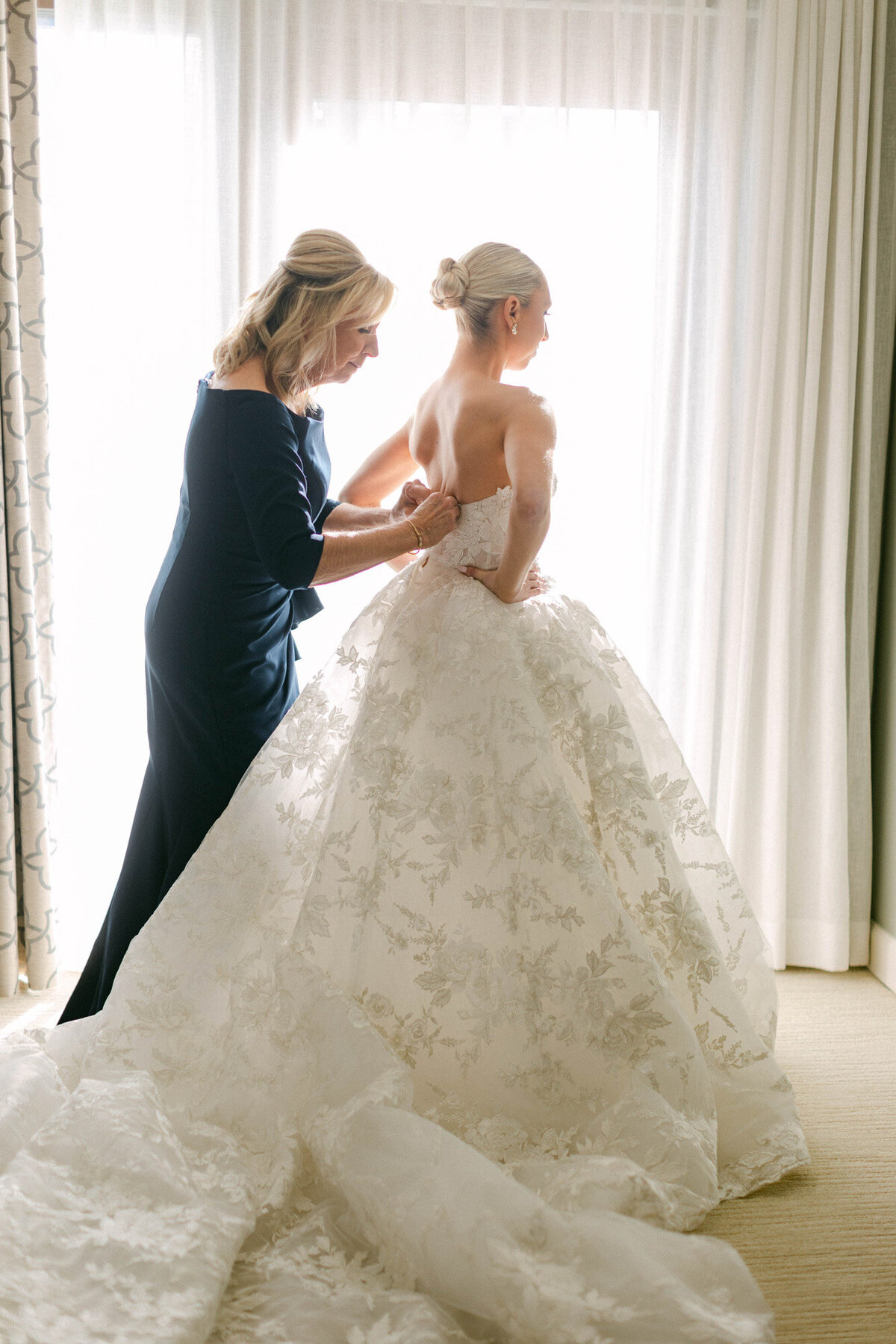 Kelly and Cody's luxury wedding at the NOPSI hotel in New Orleans