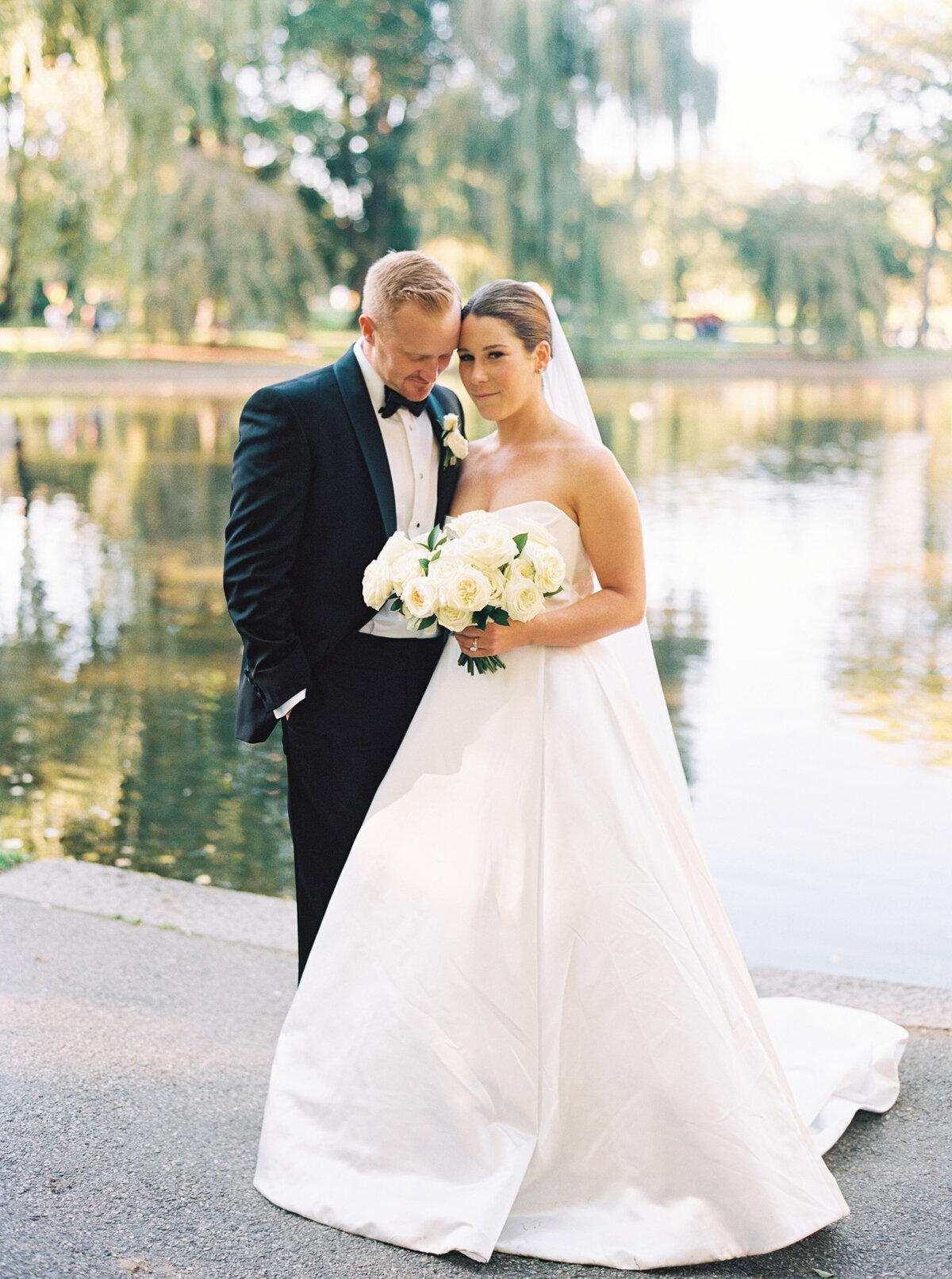 Kate-Murtaugh-Events-wedding-bride-groom-Boston-Public-Garden
