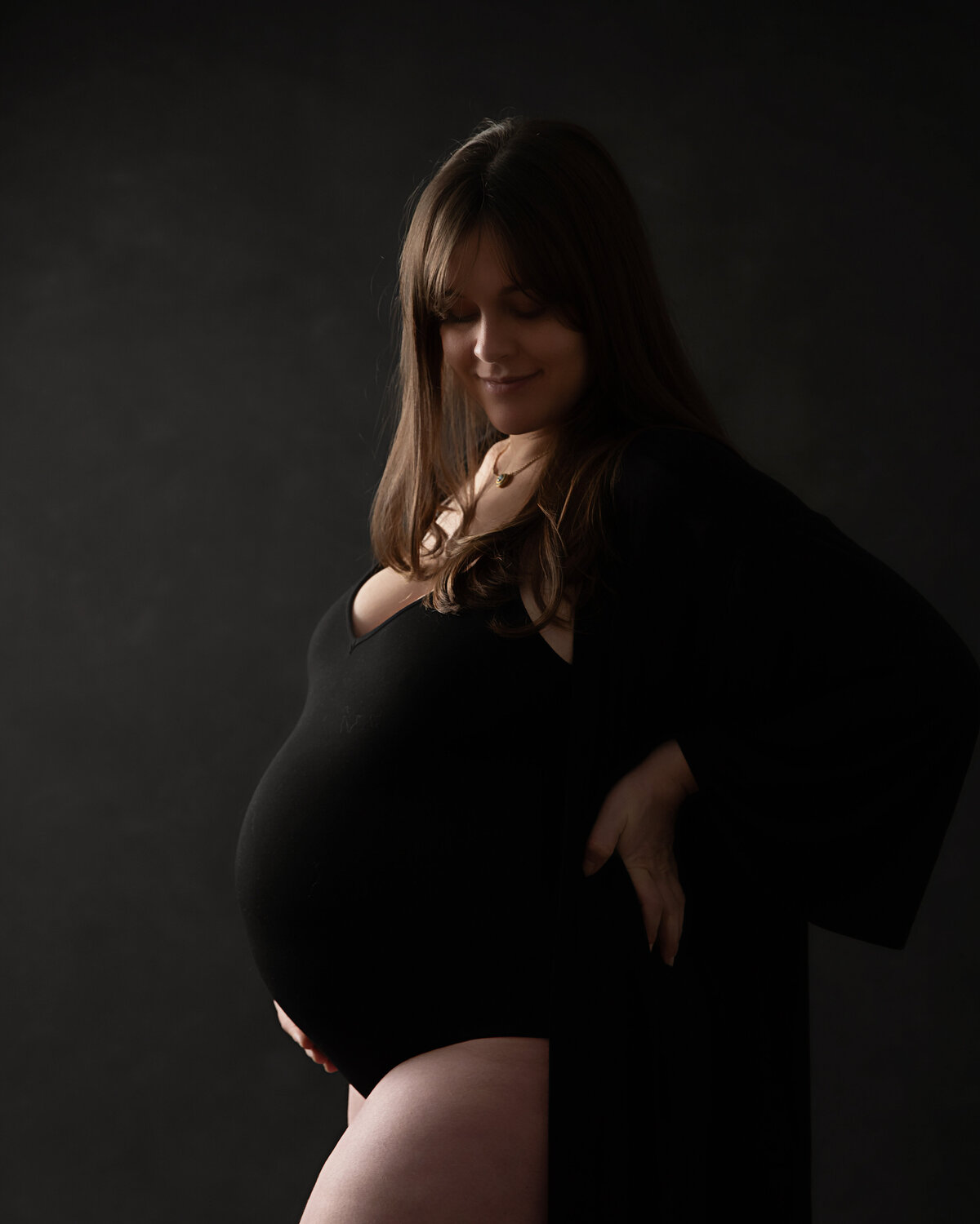 Gorgeous-maternity-photoshoot-black-gown-2
