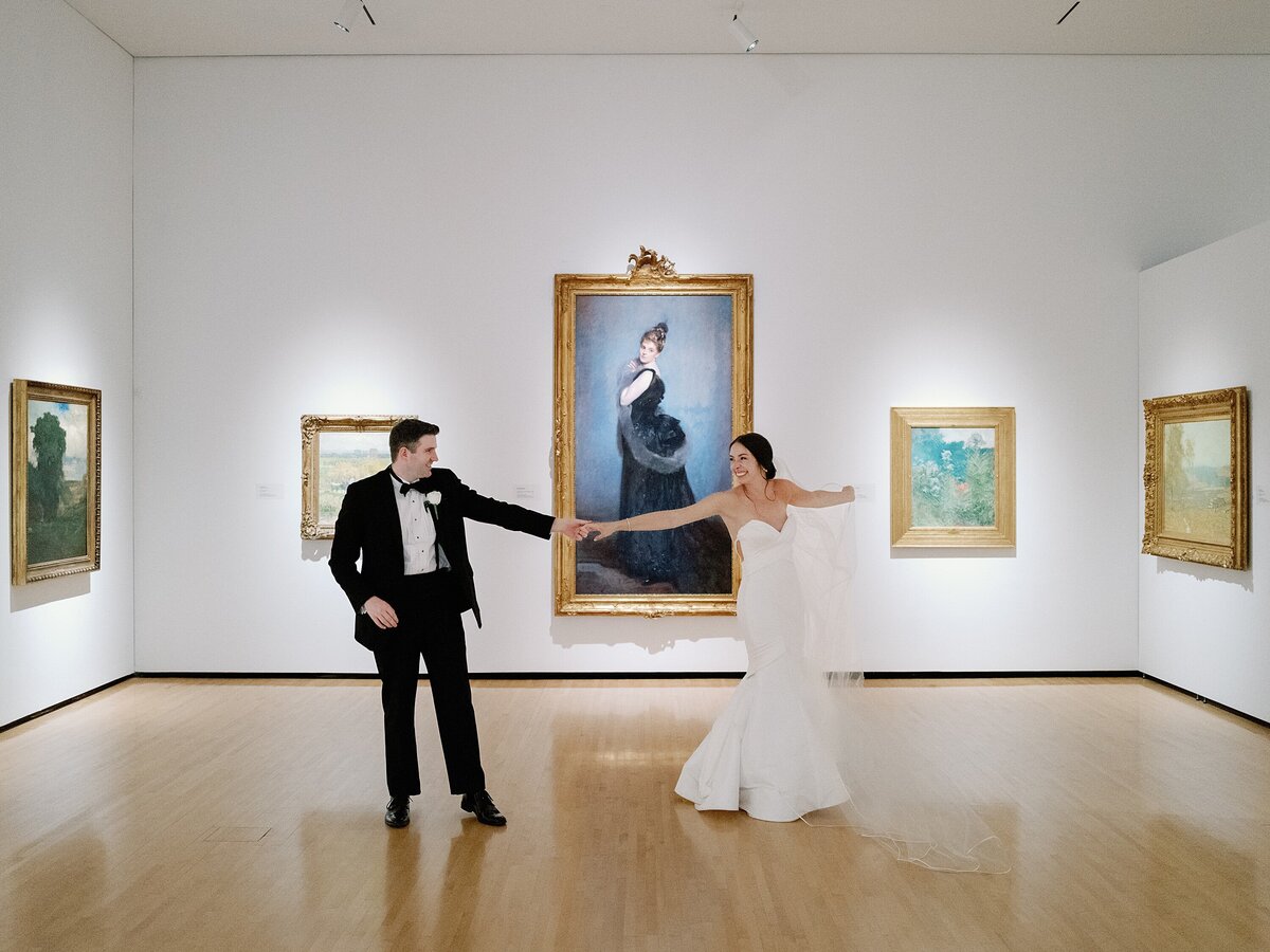 taubman-museum-of-art-wedding-photographer-oliver-and-co-roanoke-wedding_0135