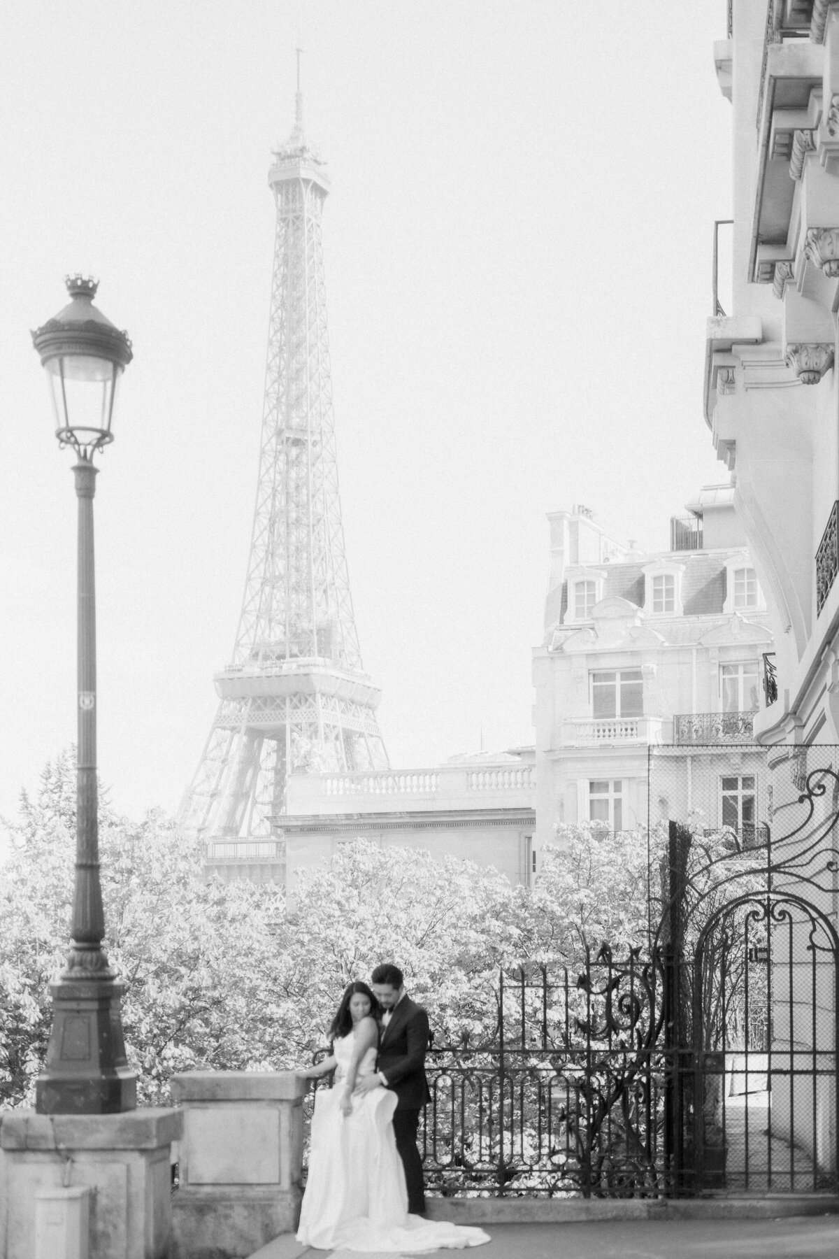 002-Destination-Wedding-Elopement-Photographer-Paris-Cinematic-Editorial-Luxury-Fine-Art-Lisa-Vigliotta-Photography