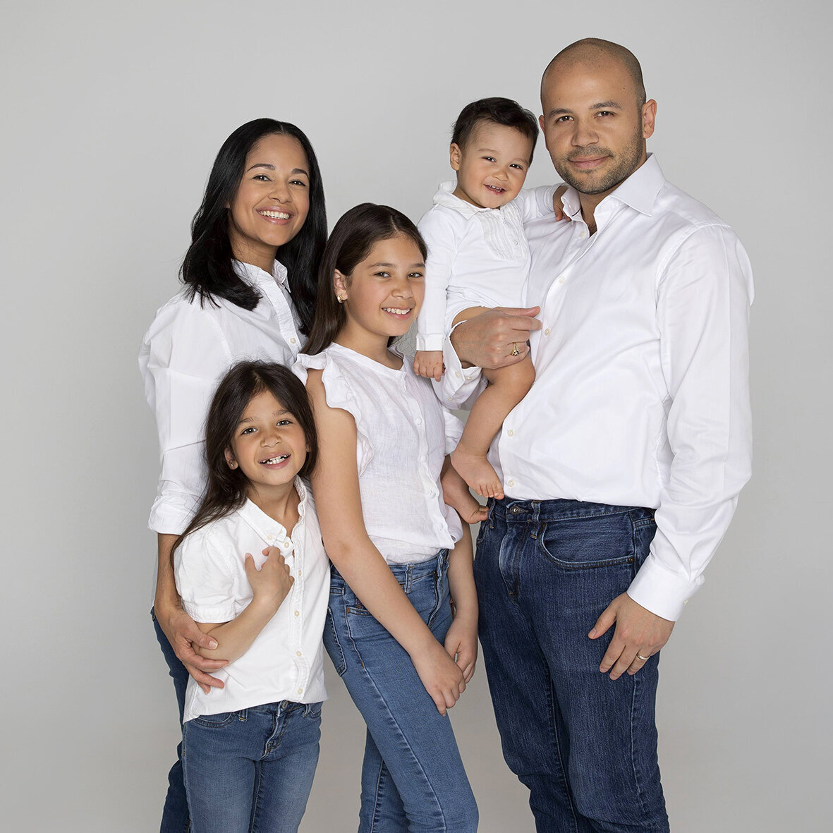 søsken-familie-familieglede-familiekjærlighet-familiefotograferingoslo-familiefotograf-familieliv-familien-familietid