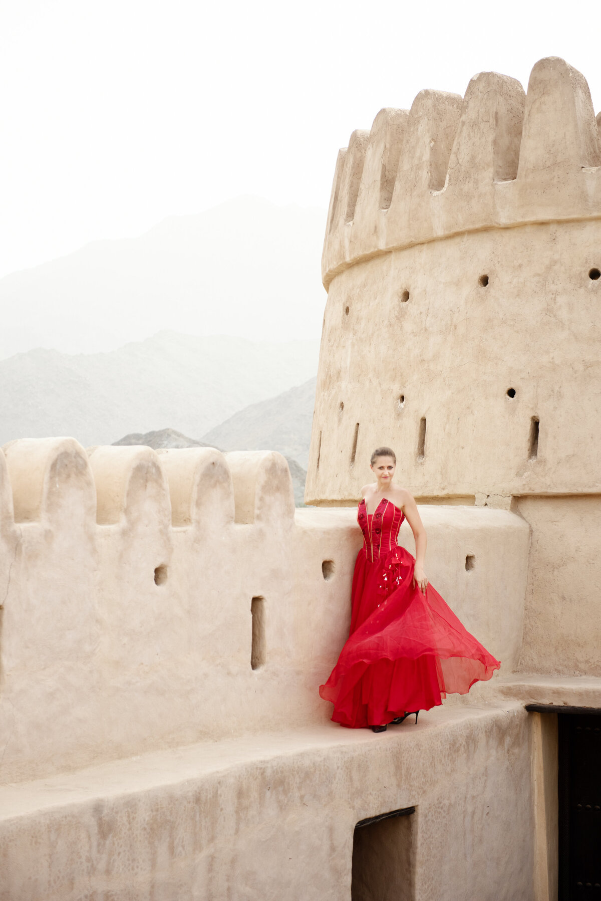 Fujairah-UAE-Portrait-Red-dress-Foto-Saskia-Marloh-Photography-15