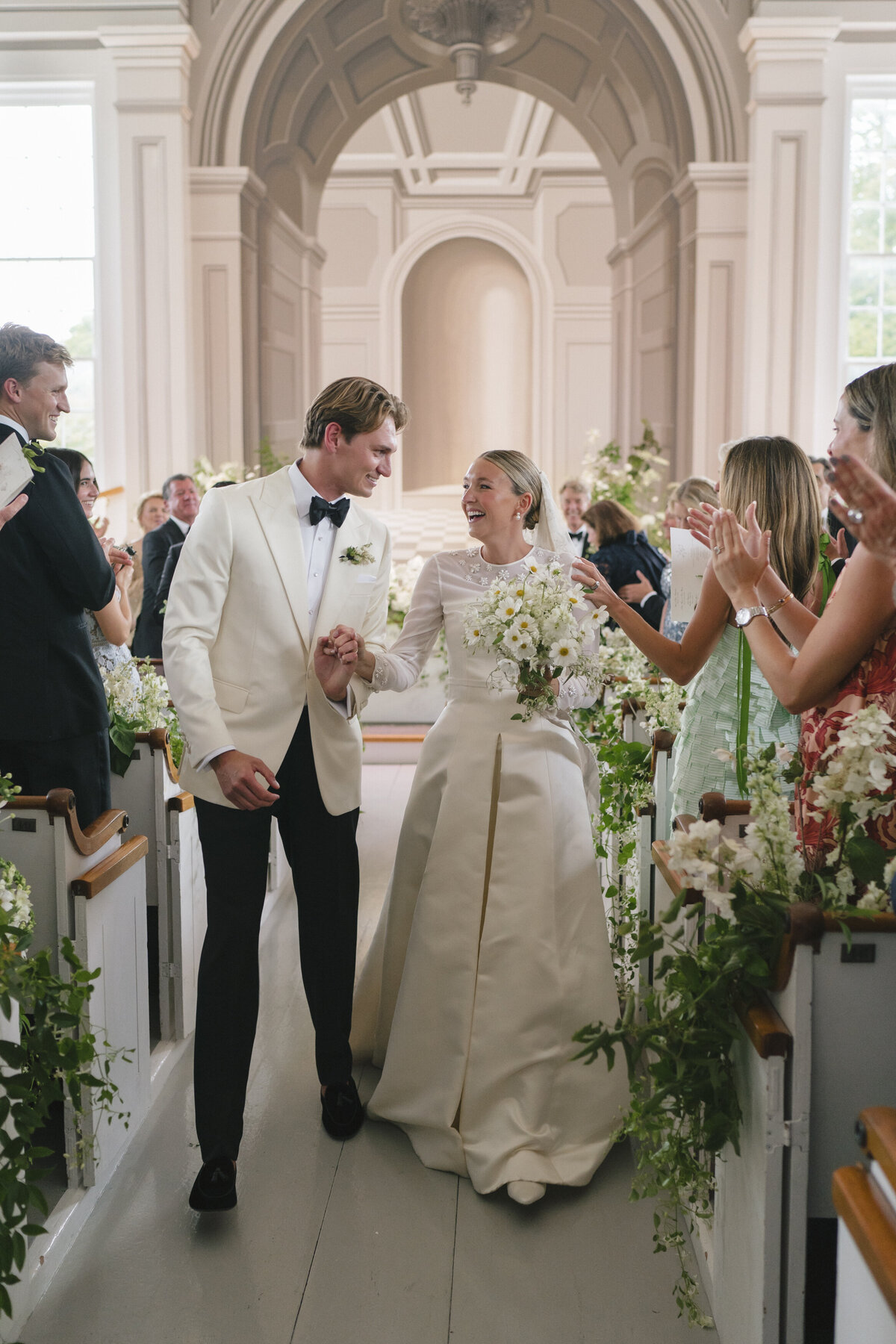 Marthas-vineyard-wedding-planner-kg-events-design-luxury-destination-weddings-private-events-corporate-events-edgartown-ma-event-designer-outdoor-tented-wedding-reception-island-wedding-vogue-wedding-pohogonot-15