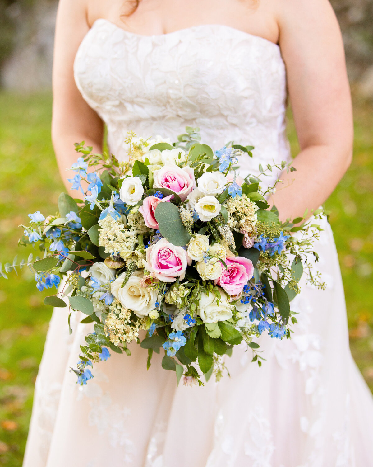 Bride holds her wildflower bouquet.
