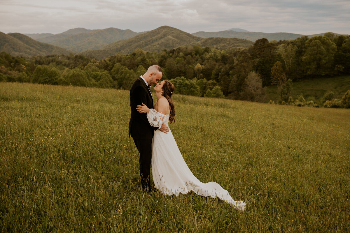 northcarolina-asheville-weddingphotography-theridge-jessicaandcolin-758