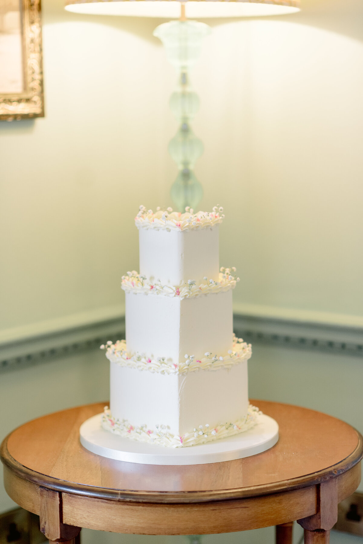 Elegant simple summer wedding cake at Cromlix House, captured by destination wedding photographer in Scotland.