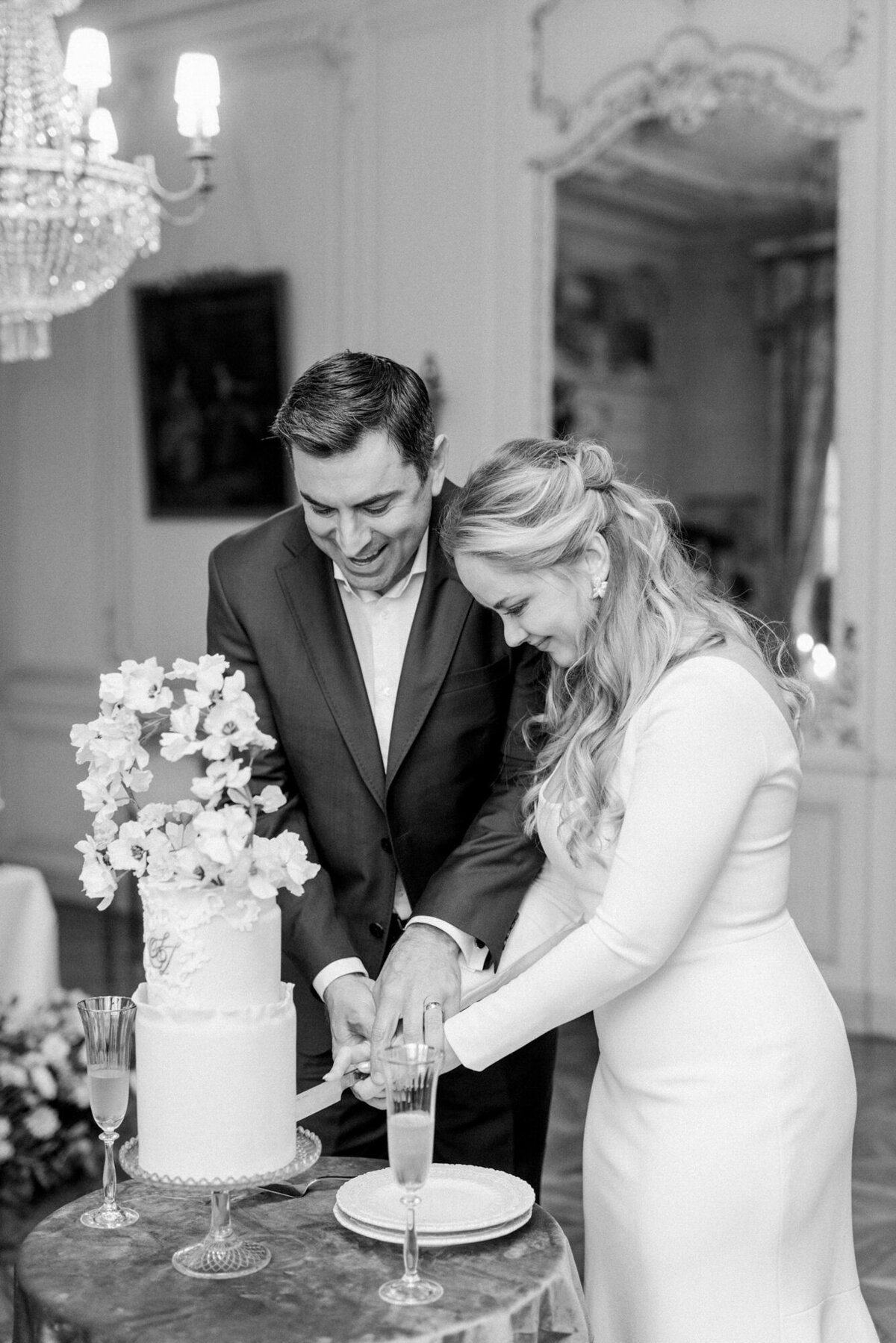 Maïlys Fortune Photography Husband Wife Wedding Weddings Photography France Switzerland Italy Timeless Dreamy Imagery Bilingual French English Destination Weddings Destination Wedding Provence French Riviera Paris Lake Como Tuscany145