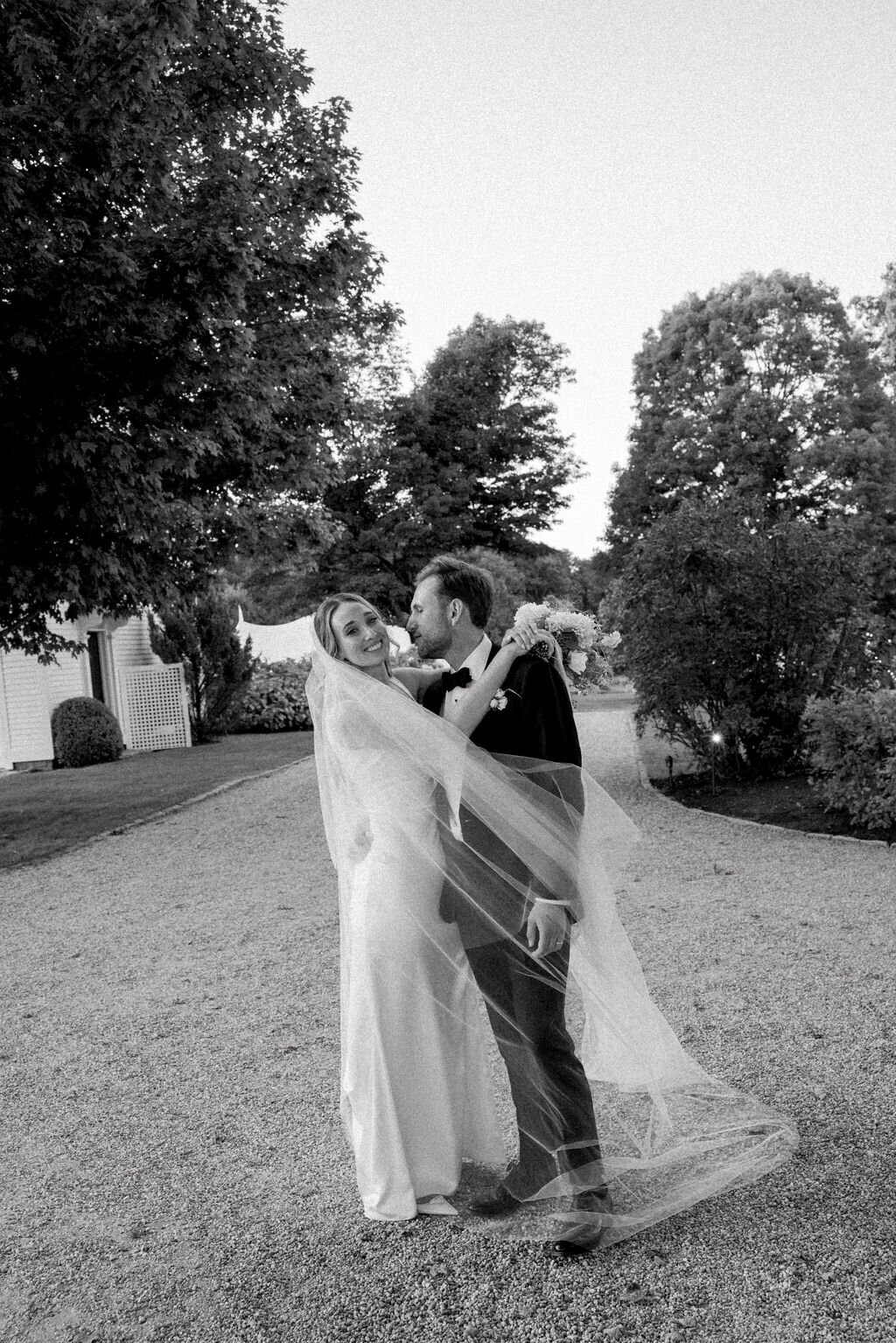 bride-and-groom-at-smith-farm-gardens-ct-jen-strunk-events