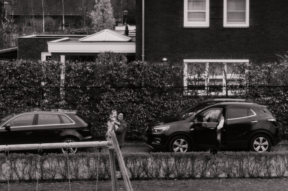 baby_ontmoet_zusje_gezinsmoment_fotografie