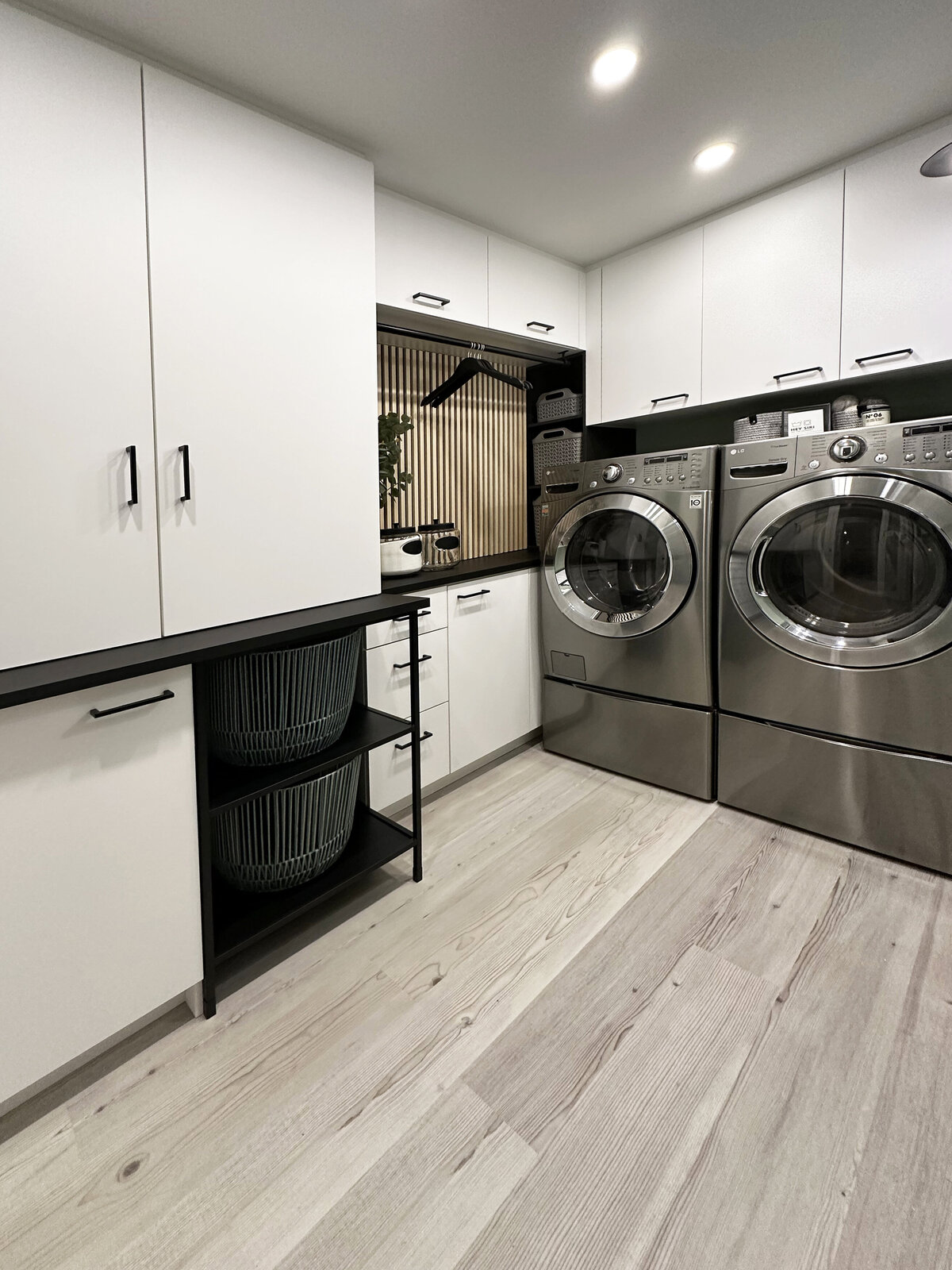 Modern Laundry Interior Design Reno Urbanomic Interiors 2021 (32)