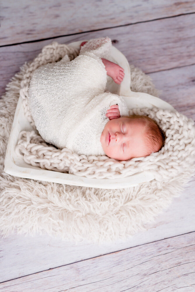 highlands-ranch-newborn-in-home-session-heart-bowl