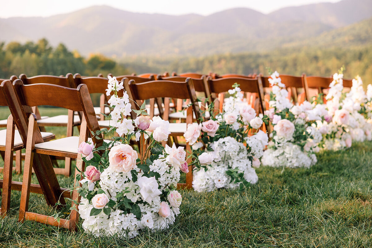 Pixels and Wood Creative_The Shiloh_Him Her Photo_Floral Circle Arch_North Carolina Wedding_Aisle Flowers