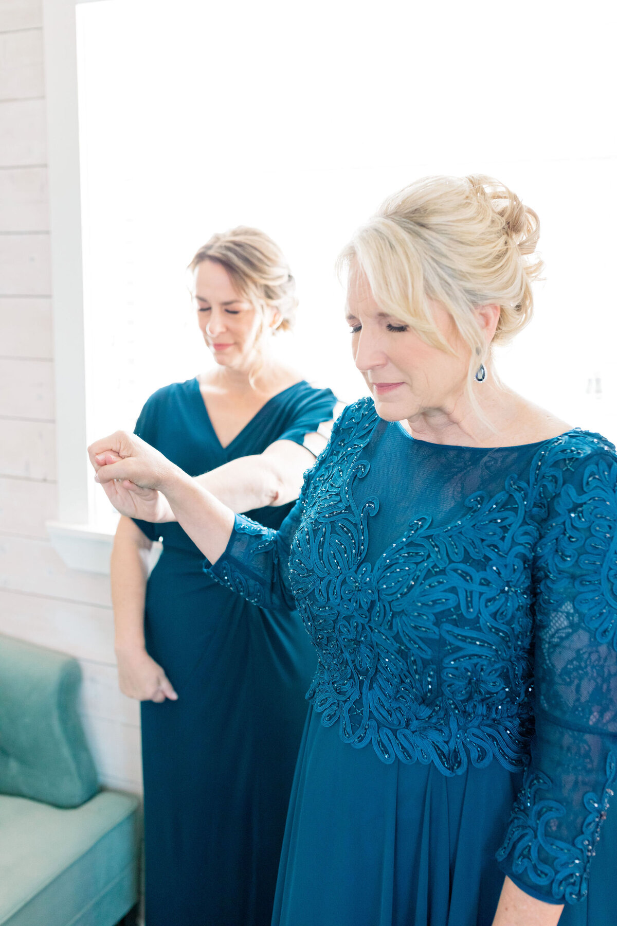 summer-rustic-blue-gin-wedding-34