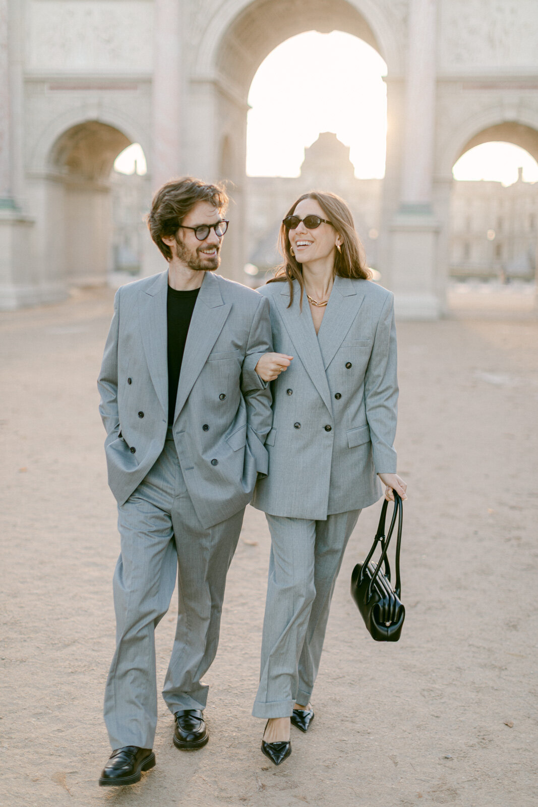 Couple photo session at the Tuileries and Louvre in Paris, showcasing timeless love and classic Parisian architecture.