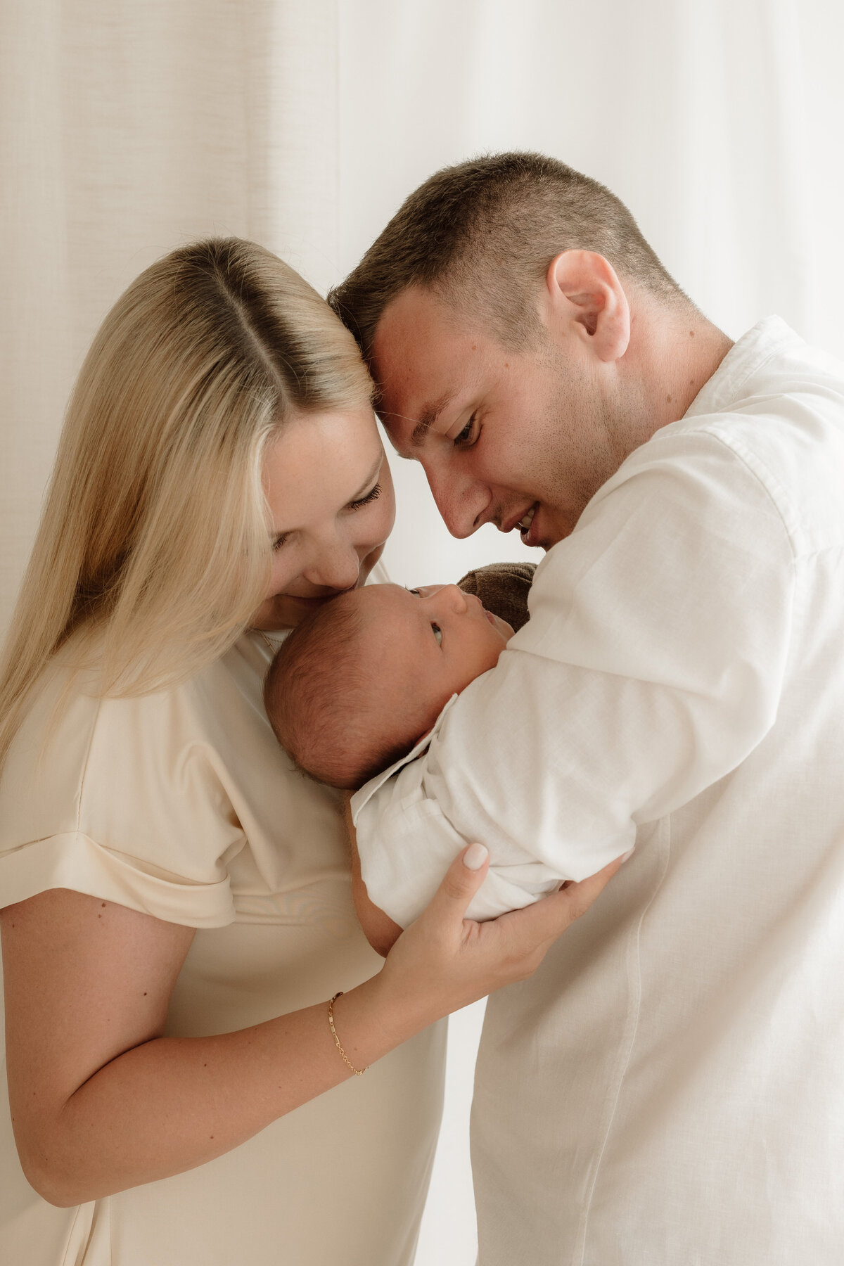 newborn fotograaf - gezinsfotograaf - zwangerschapsfotografie - videograaf - Sint-Niklaas - Pictures by Jess - Mama en baby shoot