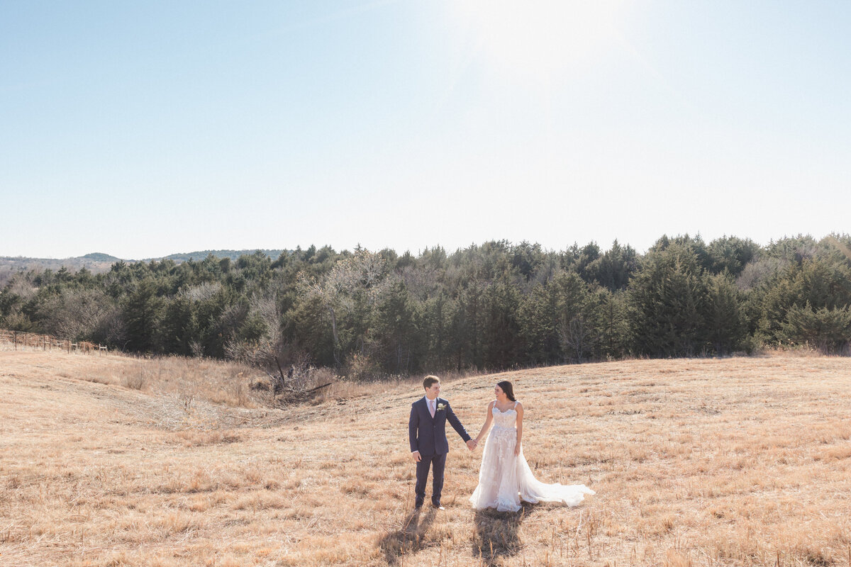 Liquid Art Winery, Manhattan Kansas. Bride & Groom portrait. Flint Hills Photography. Kansas Wedding Photography. 