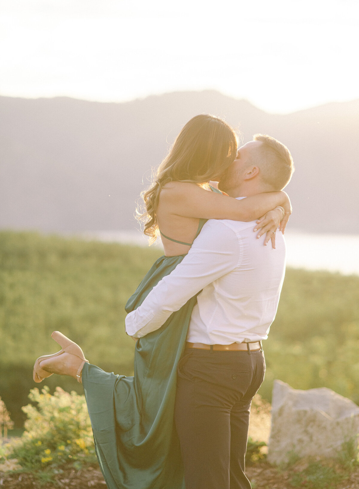 silver-bell-winery-lake-chelan-engagement-68