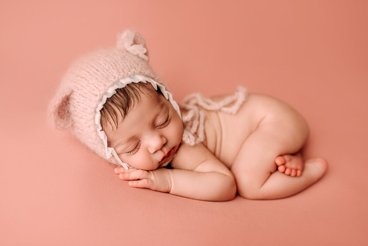 newborn photos sweet little girl cleveland photographer