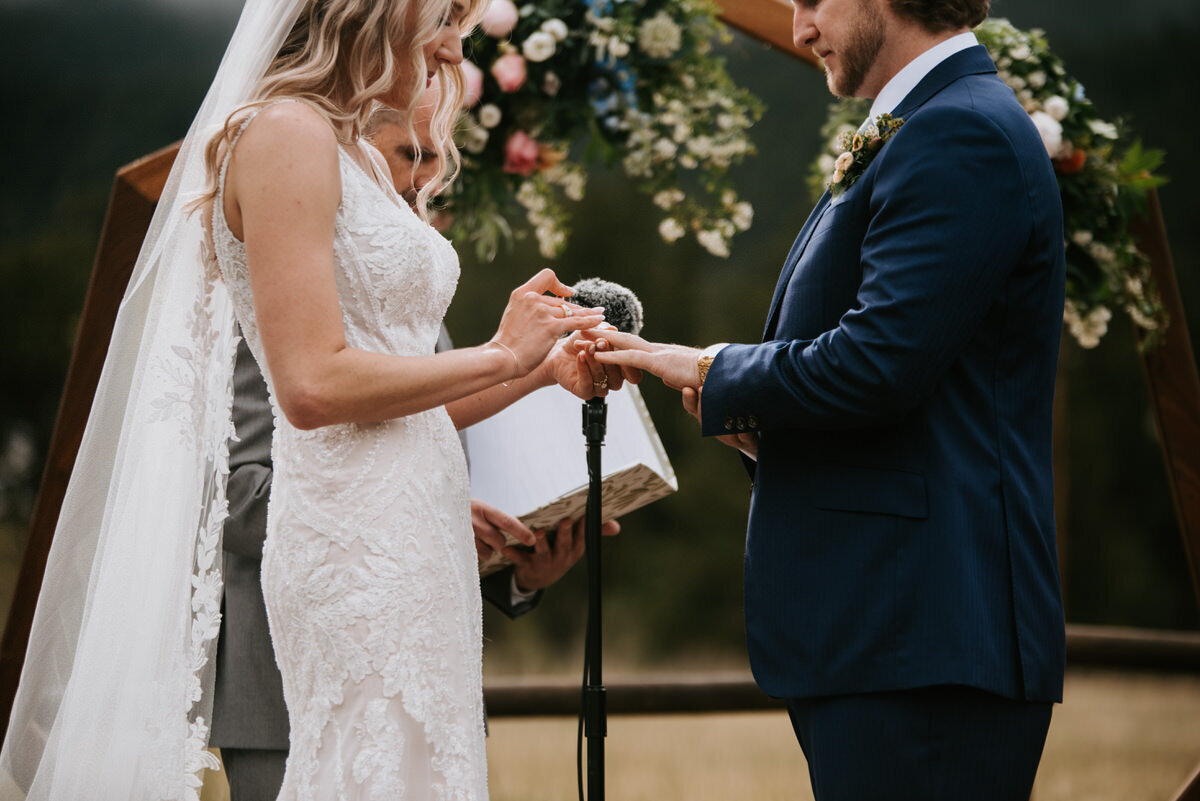 Sara + Lucas Sneak Peeks-49