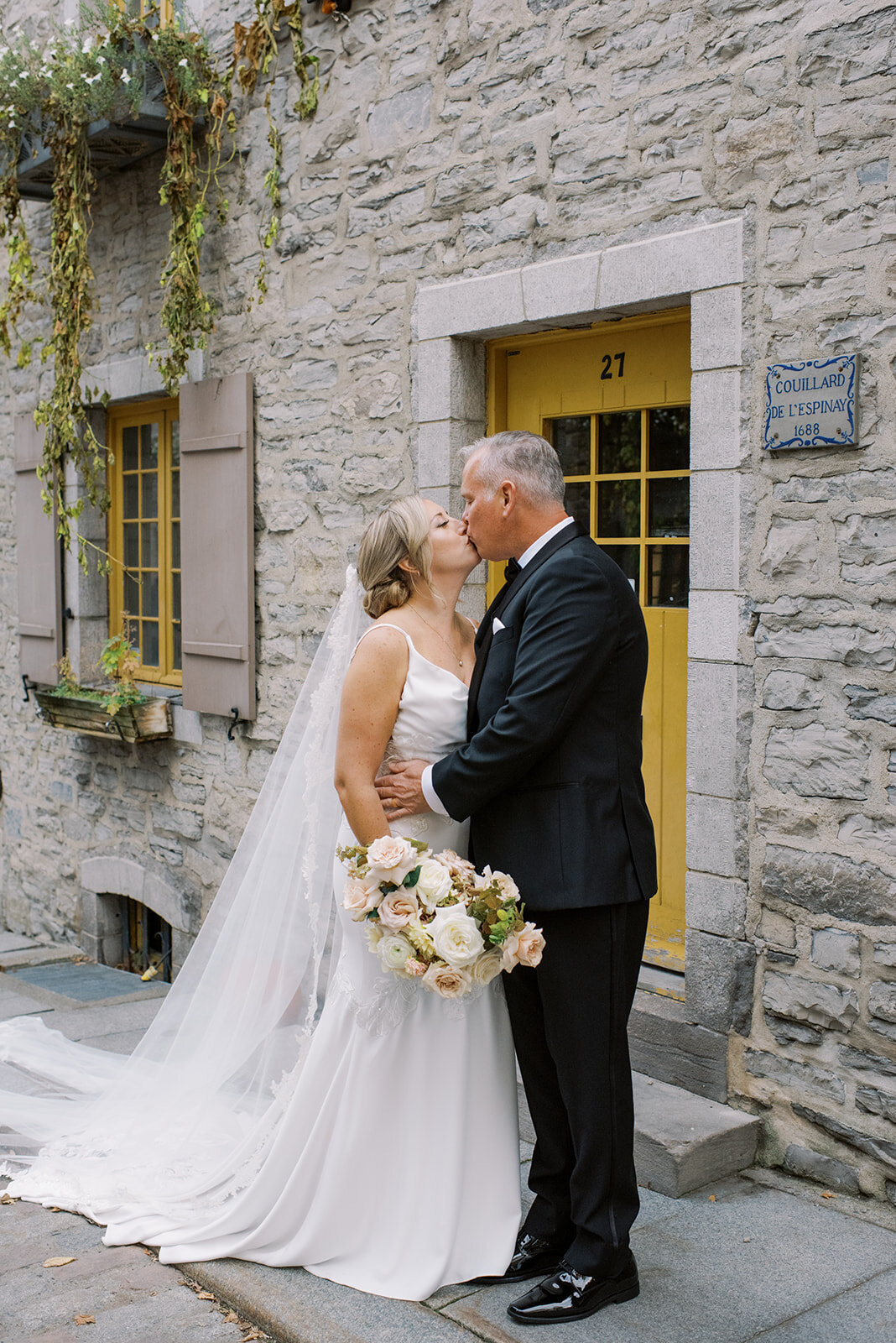 minted-photography-okanagan-kelowna-destination-wedding-photographer-rick-maria-wedding-fairmont-chateau-frontenac-quebec-56