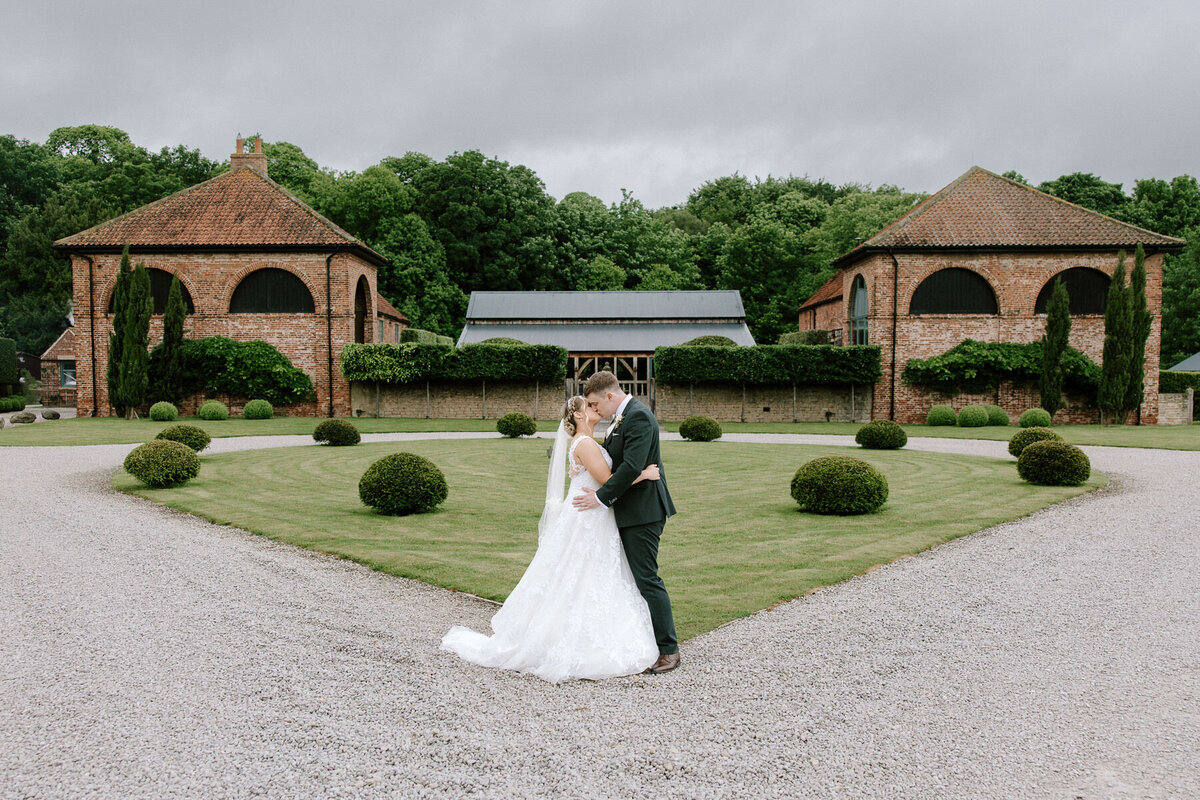 0360Sophie & Ross - Hazel Gap Barn - Dan Tomkins Photography-1