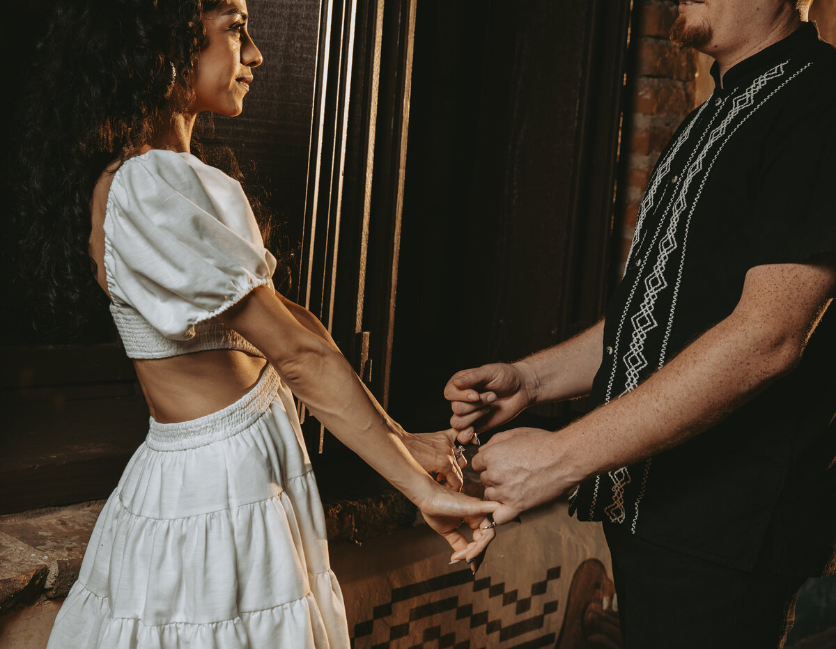 Redlands Delicate Hand Hold