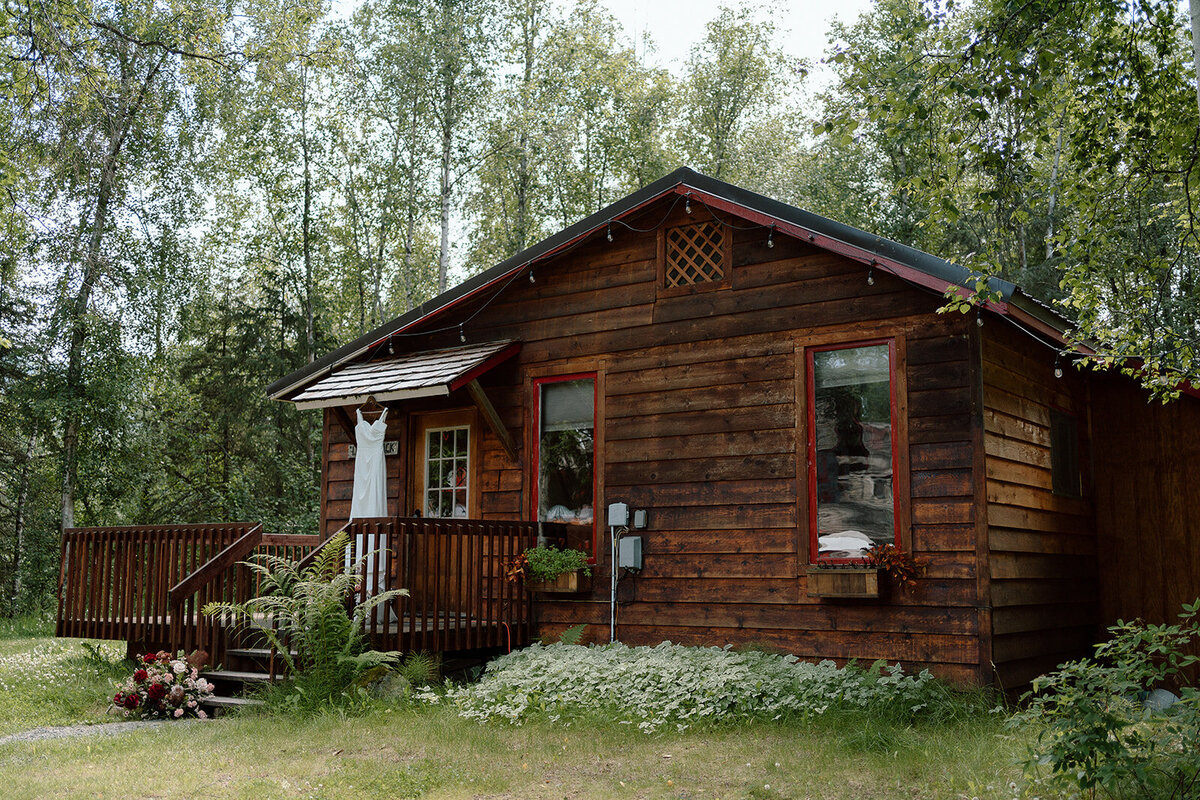 Anjie-Connor-Cabin-Elopement-Vancouver-Breezy-Photography-2
