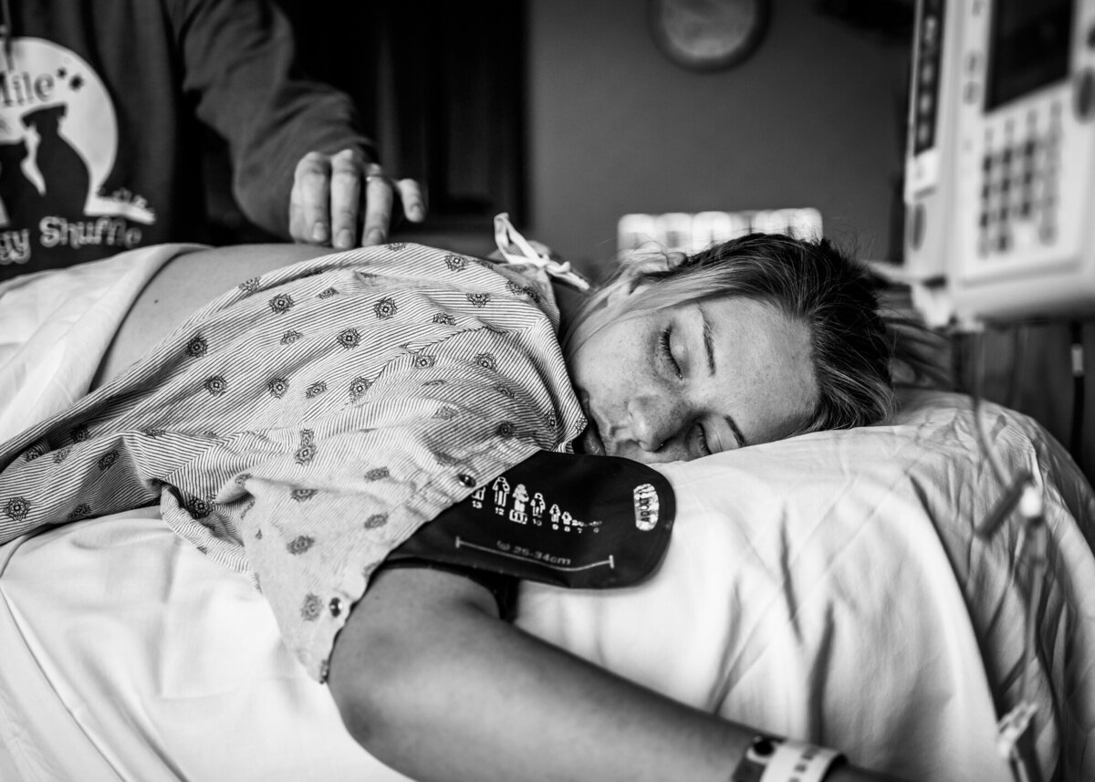 Birth Story Studio Minneapolis St. Paul Maple Grove Twin Cities Minnesota Newborn Maternity Birth Family Photography Photographer Stephanie Lecker - WEB-10