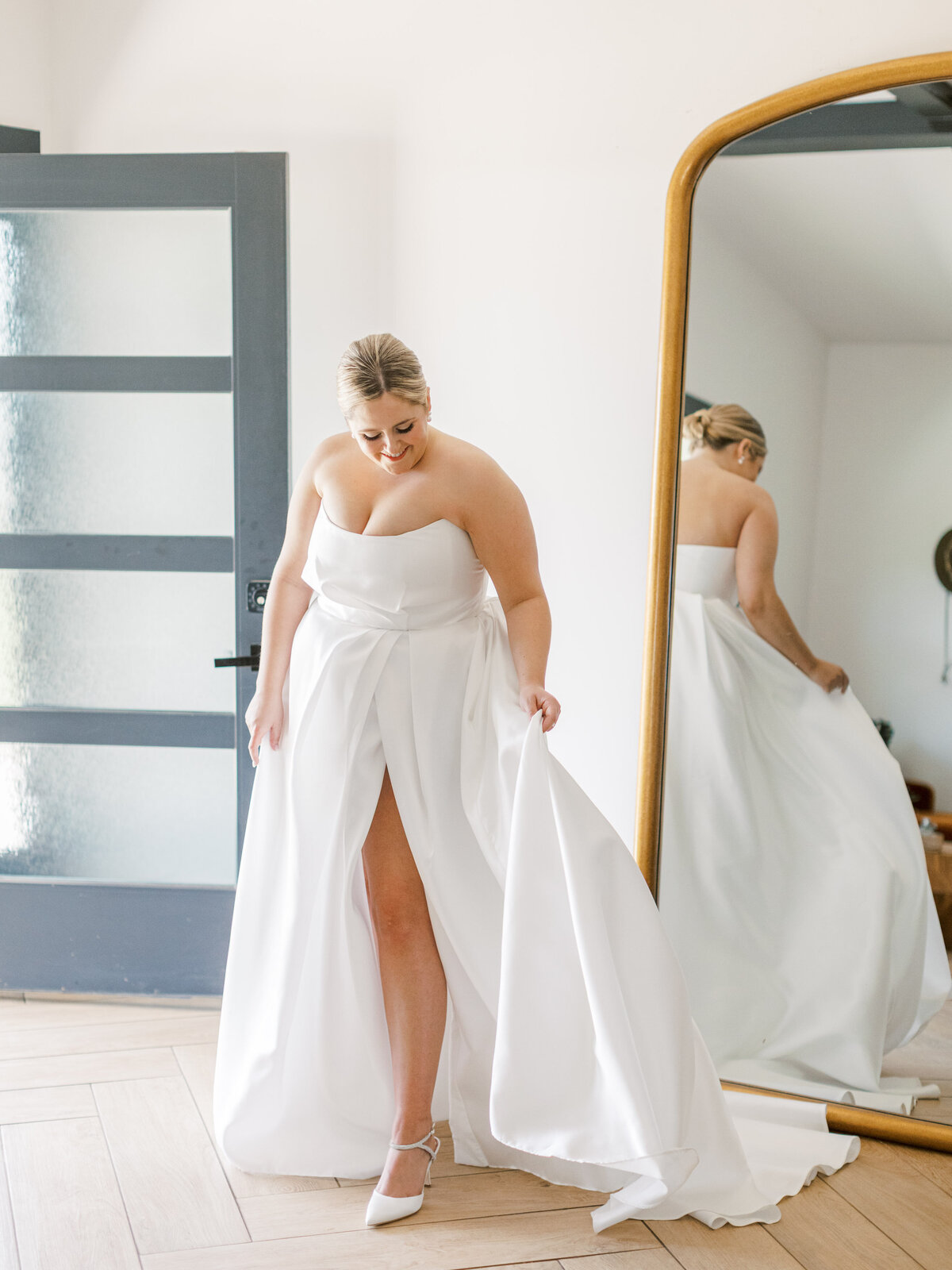 romantic-wedding-photos-dallas-bride-getting-ready-lazy-s-hacienda-9