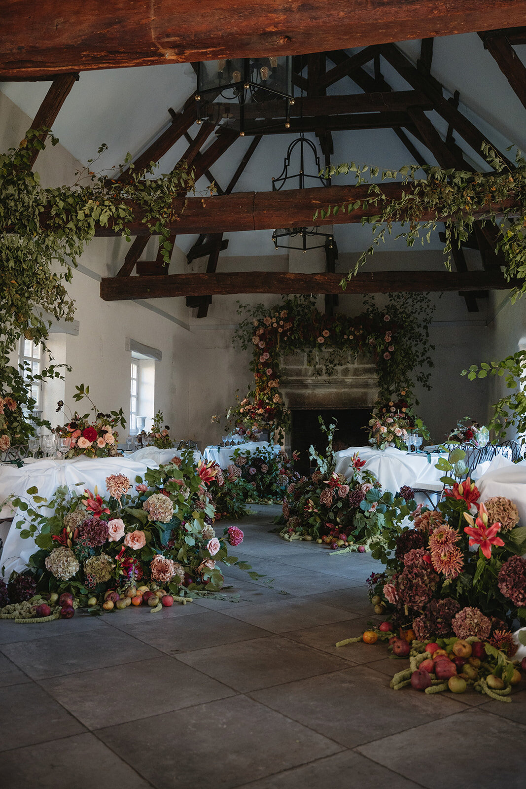 Wedding_Château _France_florist_trend _2025_maximalist_flowers_Capucineatelierfloral451