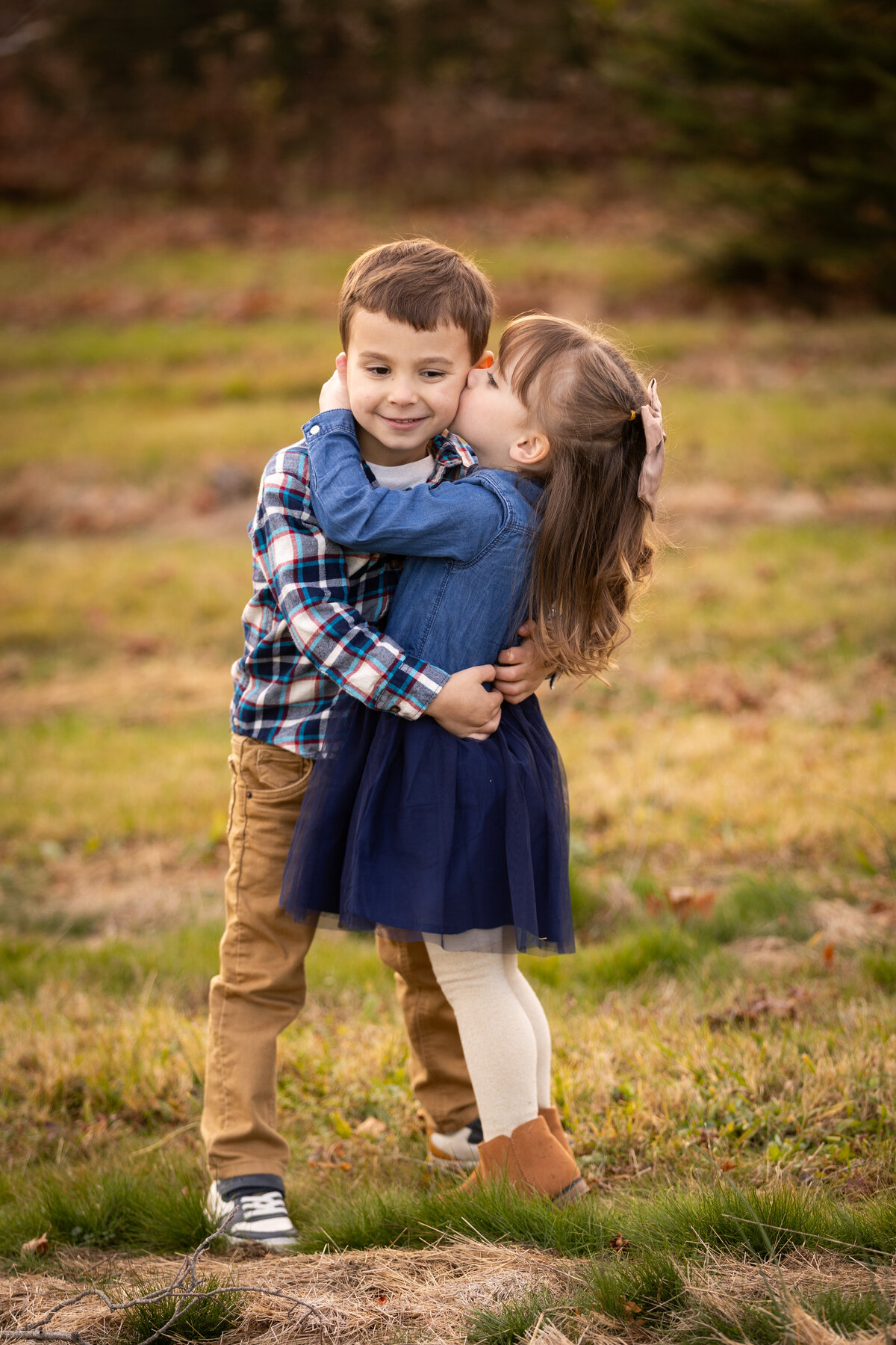 siblings, tree farm, alyssa michel photography, family sessions, christmas photos, little girl, little boy, ct photographer