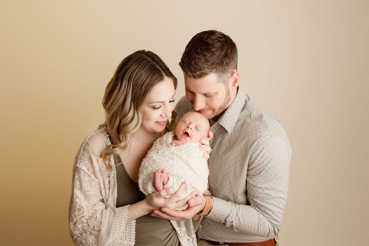 Brookfield-Newborn-Photographer-10