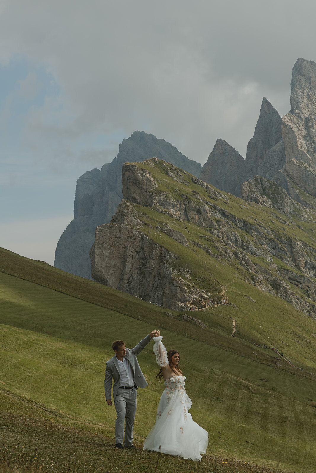 destination-wedding-elopement-photographer-italy-dolomites-seceda-documentary-tanya-davids-photo-film-39