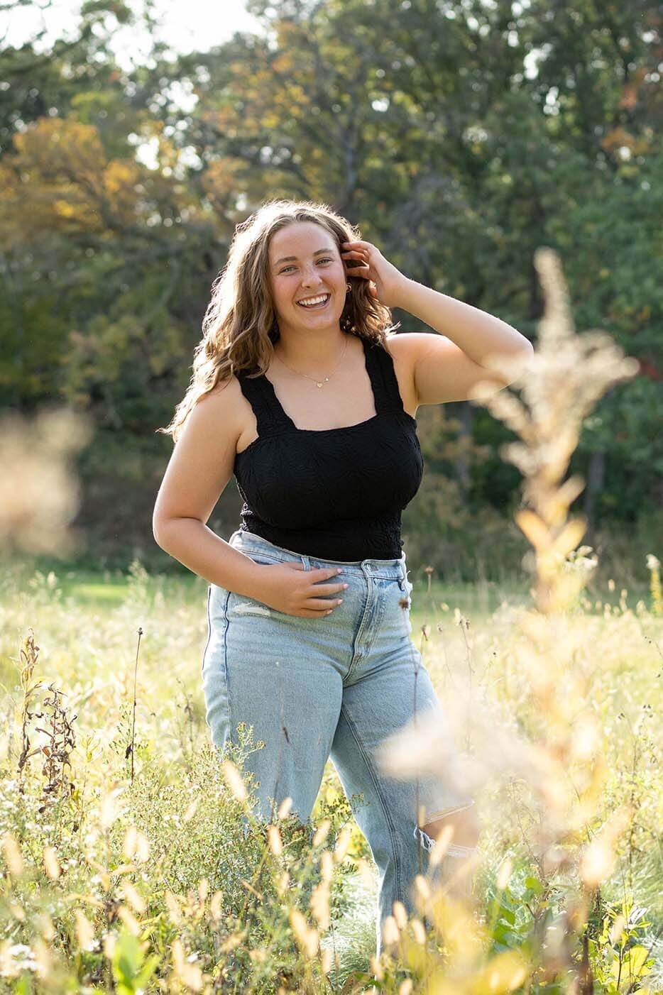 senior-girl-in-casual-outfit-in-field