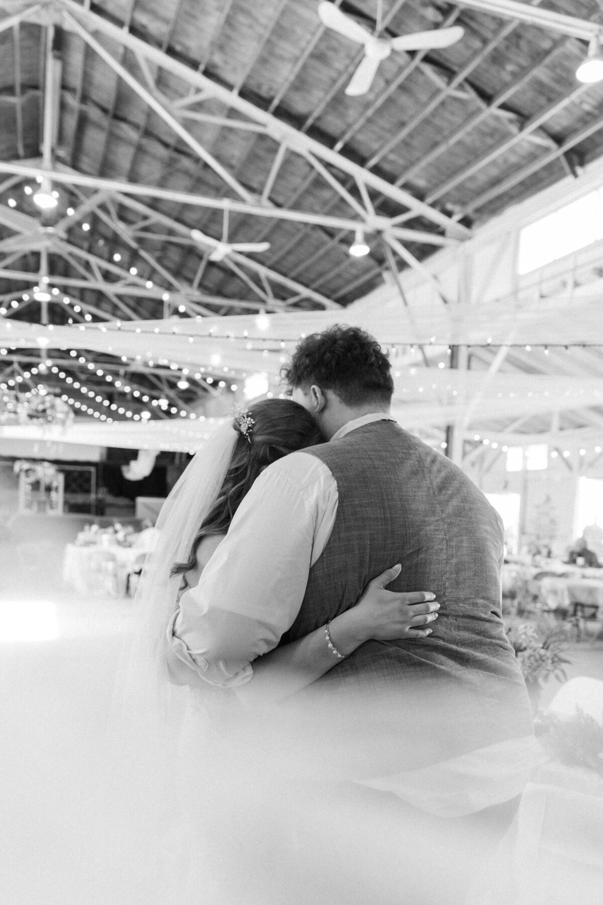 Wedding photographer near goshen south bend Elkhart Warsaw Nappanee Indiana