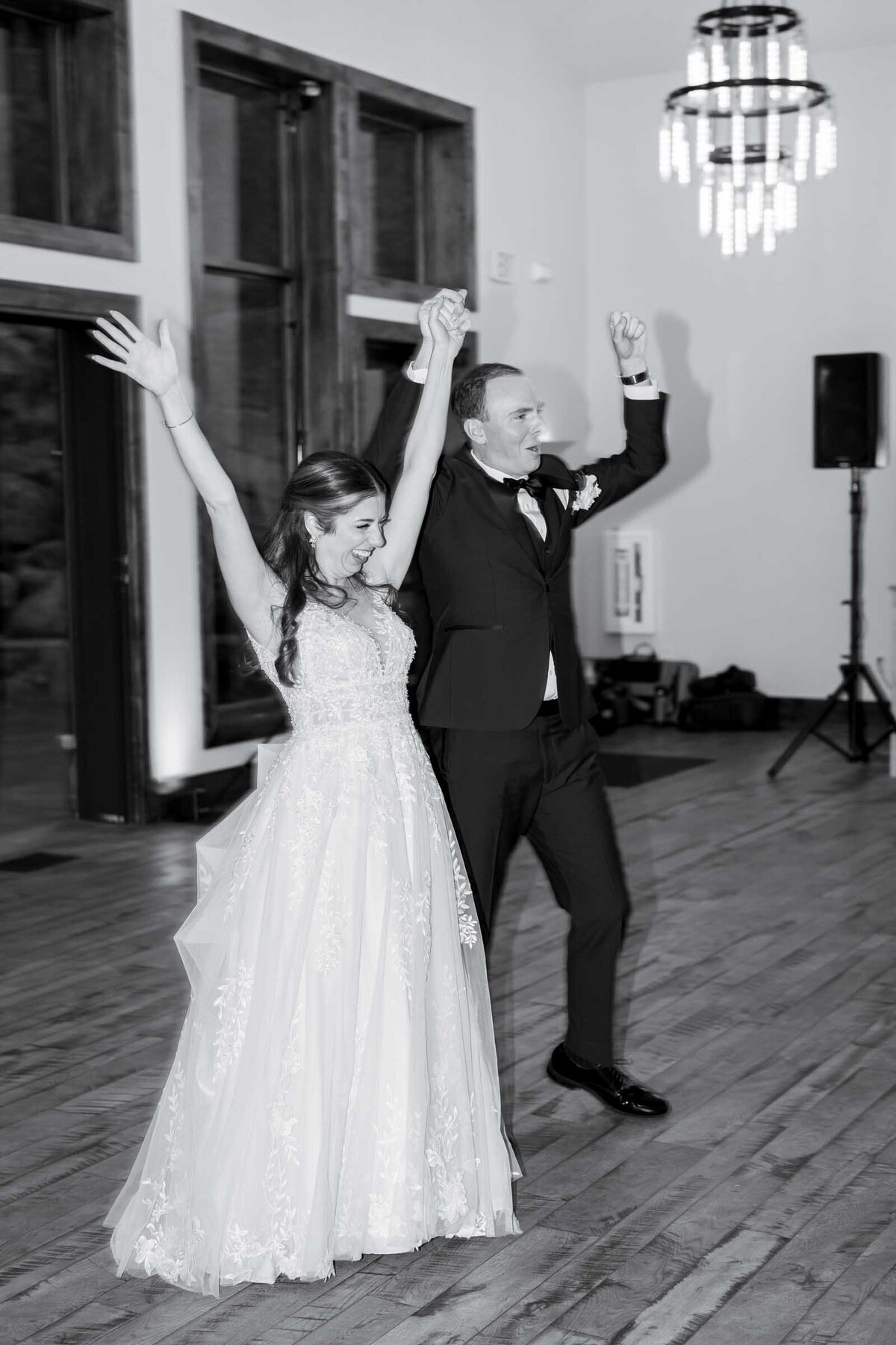 Saint-Malos-Chapel-on-the-Rock-Wedding-97