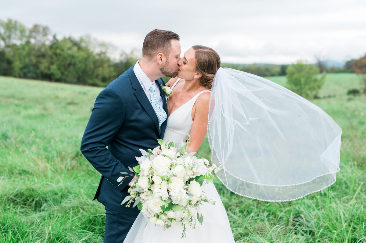 Lindsey + Aaron Sneak Peek -29