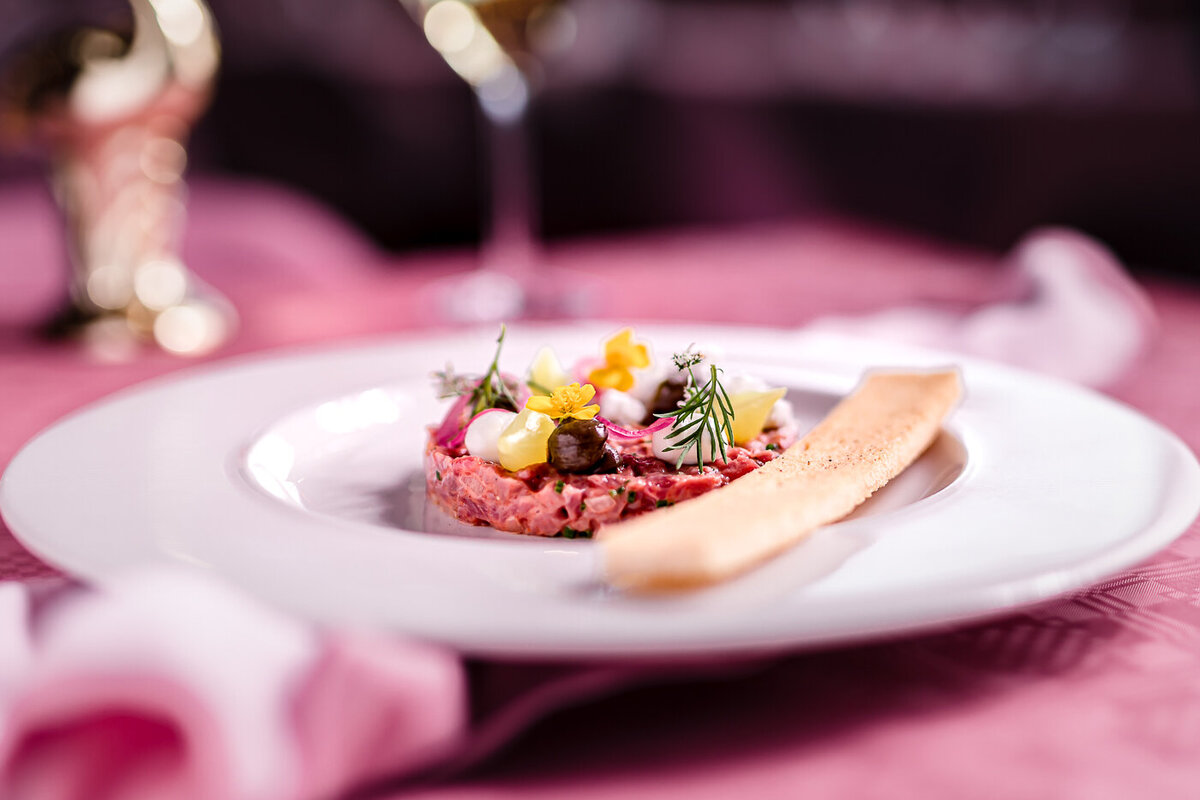 food-steak-tartare-pink-restaurant-food-fotografie-marinda-baak