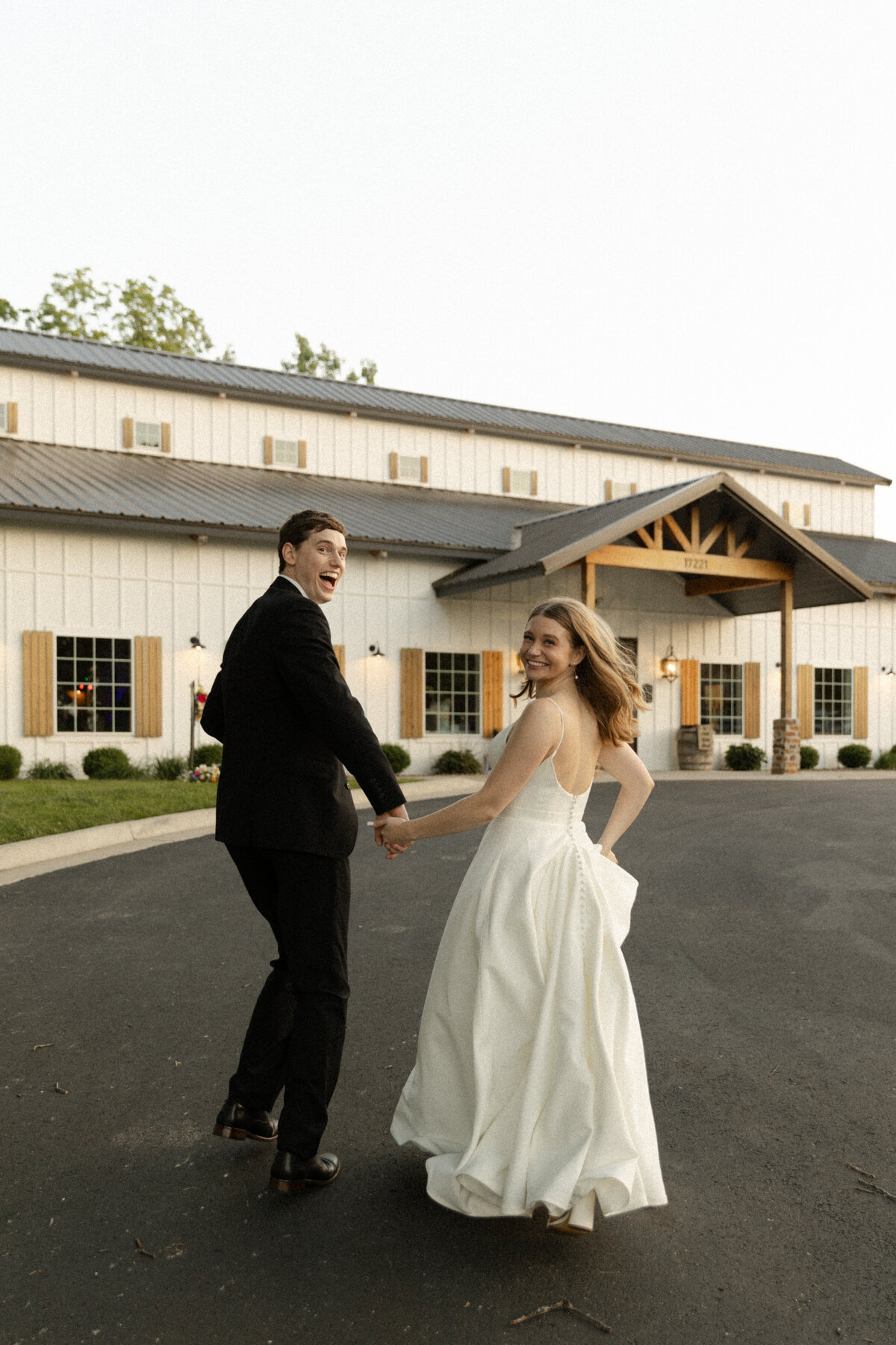 FarmhouseKCWeddingDawnCaltonPhotography-97