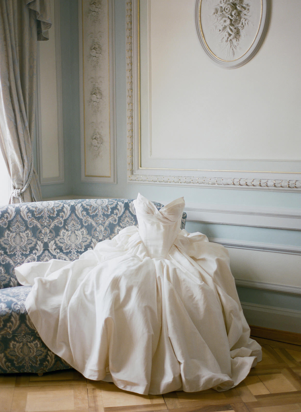 Powers_Wilson_Switzerland_Wedding_BridalDetails_TaraHodgesPhotography033