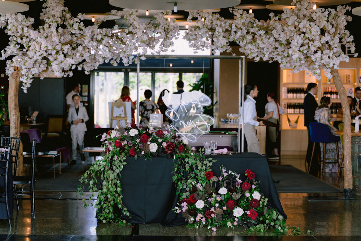 bold-colour-wedding-table-setting