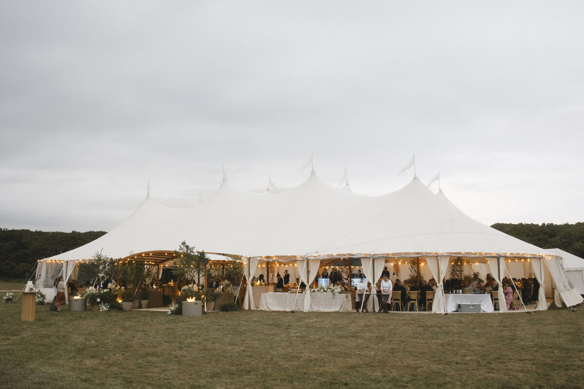 Marthas-vineyard-wedding-planner-kg-events-design-luxury-destination-weddings-private-events-corporate-events-edgartown-ma-event-designer-outdoor-tented-wedding-reception-island-wedding-vogue-wedding-pohogonot-140