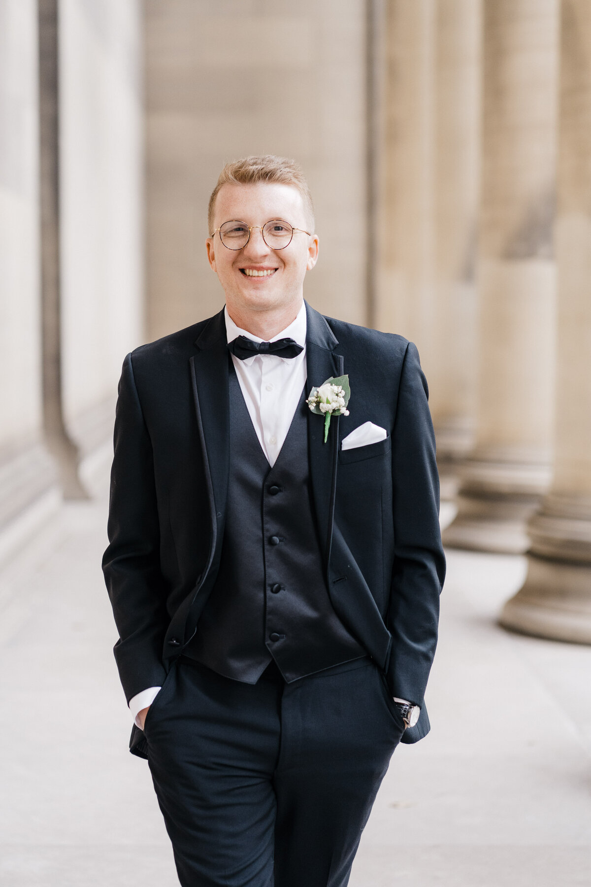 groom-portrait-mellon-institute-columns