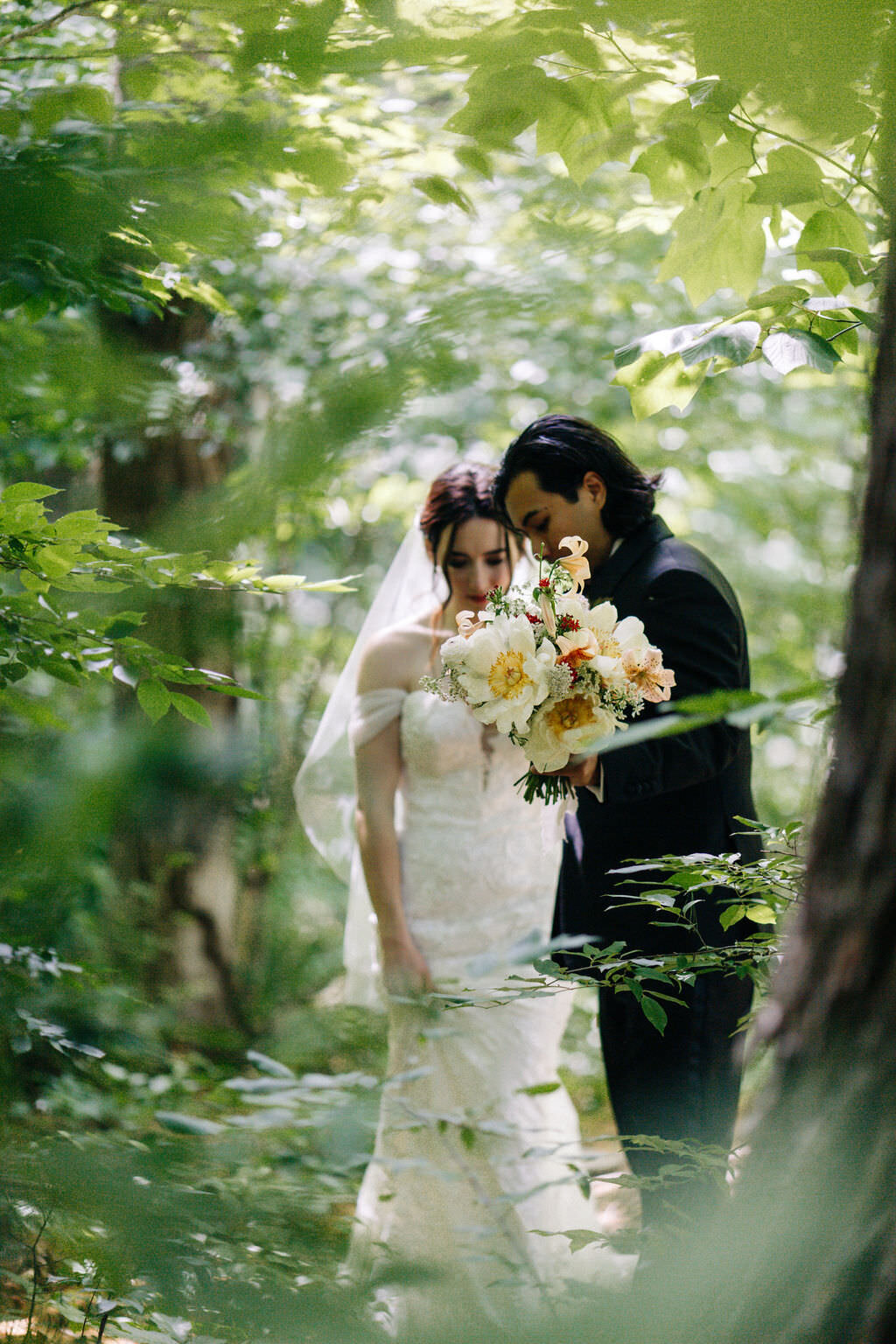 Catskills-Wedding-Planner-Canvas-Weddings-Foxfire-Mountain-House-Wedding-Couple-Photos-22 (2)