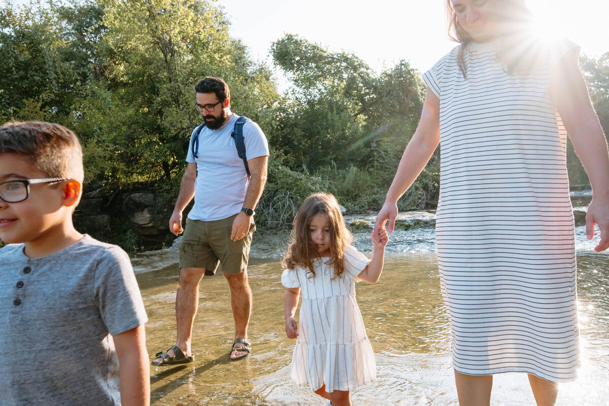 familiy_in_creek
