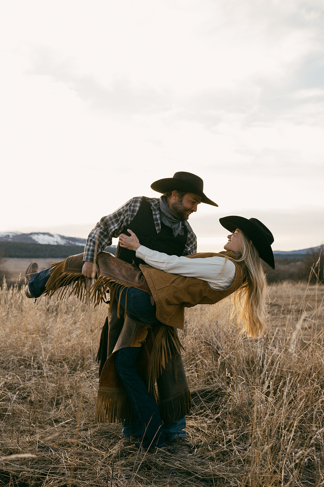 presley-gray-photo-montana-western-ranch-couples-photoshoot-2304